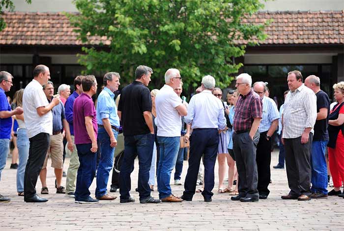 عدم رعایت نوبت و بی‌نظمی در صف‌ها