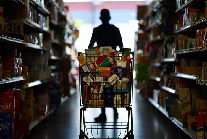 مصرف‌گرایی افراطی و ترجیح کالای خارجی